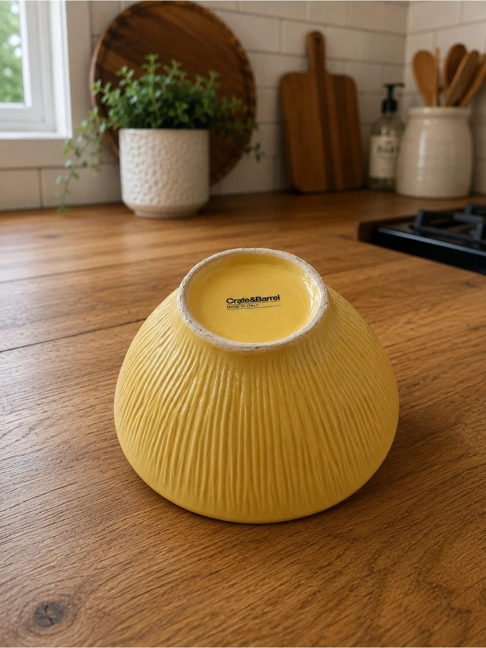 Crate & Barrel Lucca Yellow Glazed Soup Cereal Stoneware Bowls Set of 4 Italy